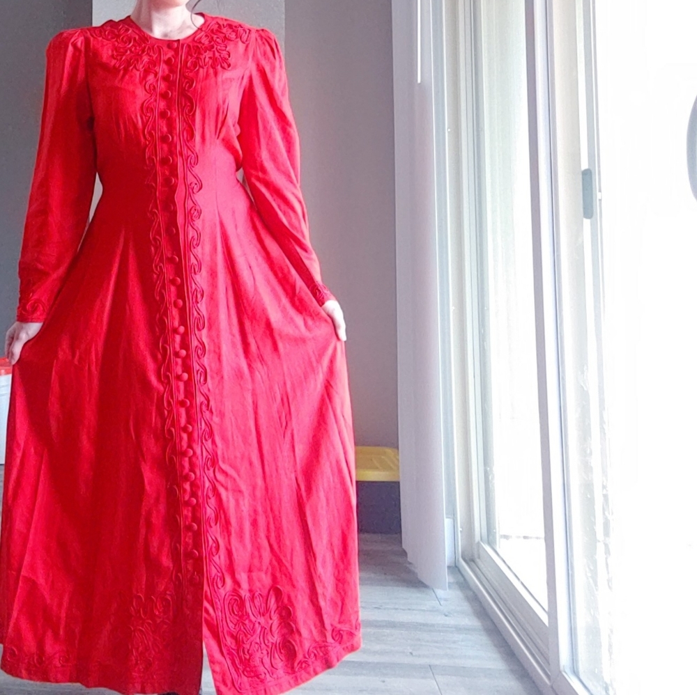 VTG Red Long Sleeves Embroidered Button Up Dress